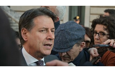 Piano per il riarmo Ue, Conte: “M5s coerente ha votato no. Da Meloni e soci montagne di miliardi all’industria militare”