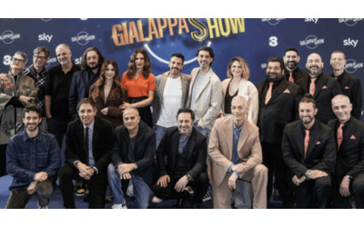 Pier Silvio Berlusconi si sentito tradito da noi ma la verit che non ci offrivano pi niente De Martino Non sappiamo come ha preso l imitazione lo vorremmo co conduttore di una puntata cos i Gialappi