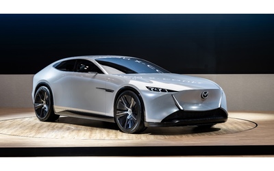 Più guidi, meno inquini. Mazda Vision X-Coupé sfida l’elettrico con alghe e CO₂