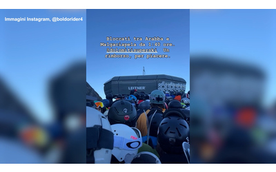 Poca neve sulle Dolomiti chiude la pista per scendere a valle sciatori attendono ore per prendere la funivia sulla Marmolada Video