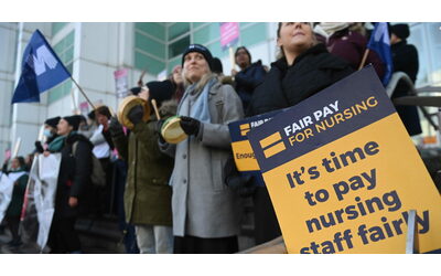 Pochi medici e tempi d’attesa record: sanità inglese e italiana si assomigliano sempre di più