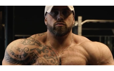 “Porto con me una valigia solo per il cibo e cerco posti che mi permettano di cucinare gli alimenti come li voglio”: lo confessa il bodybuilder Andrea Presti