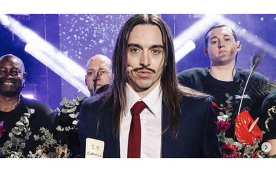 “Prende in giro l’Italia e gli italiani”: polemiche a Eurovision Song Contest per “Espresso macchiato” di Tommy Cash. Ecco chi è il rapper estone contestato