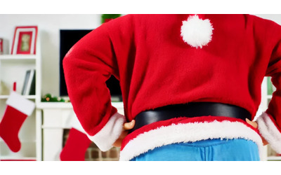 Prete va a parlare in una classe elementare e all’improvviso dice ai bambini: “Babbo Natale non esiste, sono i vostri genitori che comprano i regali e mangiano i biscotti”. Polemica
