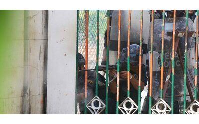 Proteste in Nepal contro il blocco dei social deciso dal governo, la polizia spara sui manifestanti: almeno 20 morti