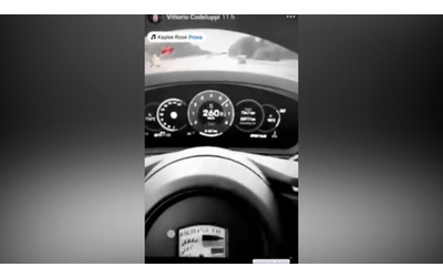 Pubblica un video mentre guida la Porsche a 260 chilometri orari: polemiche sul presidente di un’azienda pubblica