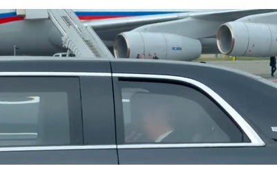 Putin e Trump rompono il protocollo: insieme su The Beast (nonostante ci fosse anche la limousine...