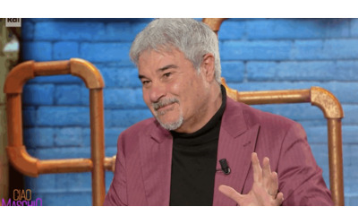 Quando morta mia mamma io debuttavo a teatro la sera stessa Il giorno dopo nasce mio figlio Mi manca sempre Pino Insegno piange a Ciao Maschio