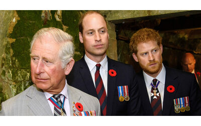 “Qui il Re sono io. Decido io se e quando Harry può tornare a Buckingham Palace”: tensioni tra Carlo e il figlio William contrario al rientro del fratello