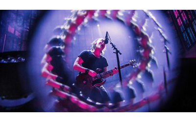 Radiohead il grande evento italiano raccontato minuto per minuto Bologna Thom Yorke scatenato senza paura di diventare meme su TikTok i fan e la scaletta