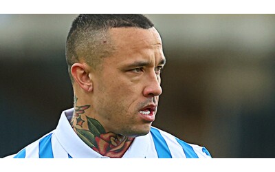 Radja Nainggolan, arrestate anche altre 15 persone: sequestrati kili di cocaina e armi. L’ex Roma e Inter interrogato: nega le accuse
