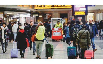 Raffica di scioperi nei trasporti a febbraio a rischio treni bus e voli Ecco quando