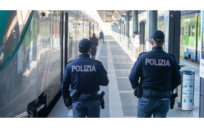 Ragazza di 20 anni denuncia violenza sessuale sul treno per Novara: indaga la polizia