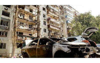 Raid tra Russia e Ucraina, Kiev: “Affondato cargo con armi iraniane”. Zelensky: “I russi potrebbero aumentare gli attacchi”