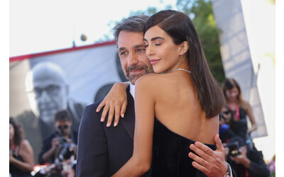 Raoul Bova e Rocio Munoz Morales ai ferri corti: lei chiede l’affido esclusivo delle figlie. Gli avvocati dell’attore: “Hanno passato molto più tempo col padre”