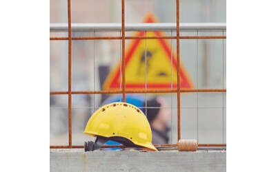 Ravenna operaio 21enne muore dopo due giorni di agonia era precipitato dal tetto di un officina