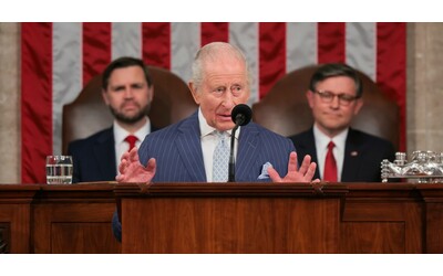 Re Carlo conquista il Congresso Usa: il discorso pro-Nato e le frecciate a Trump su Canada e Ucraina