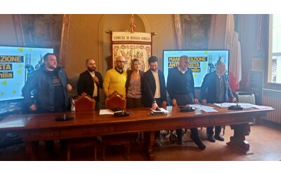 Reggio Emilia, manifestazione antifascista in risposta al presidio di estrema destra: “Non possiamo voltarci dall’altra parte”