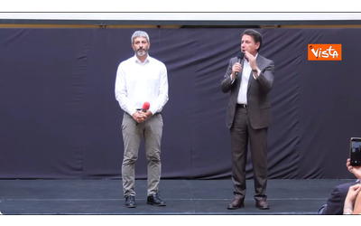 Regionali Campania, Conte presenta il candidato del centrosinistra Fico: “Progetto politico serio” – Video