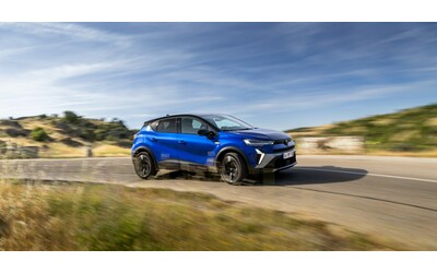 Renault Captur, il top di gamma sposa il full hybrid. E il suv urbano diventa sostenibile