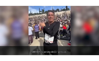 Renzi corre la maratona di Atene Quattro ore e dieci minuti ho avuto paura di mollare ma ce l ho fatta Video