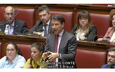 Riarmo, Conte in Aula: “Rappresentiamo 100mila cittadini che hanno detto no all’Europa guerrafondaia” – Video