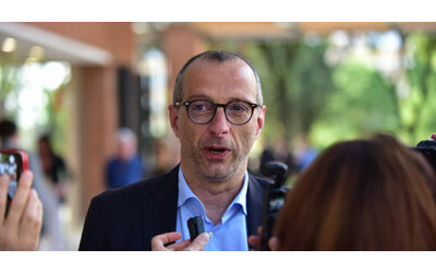 Ricci indagato, i pm: “I soldi delle associazioni al suo collaboratore, anche per le vacanze”