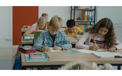 “Ricreazione all’aperto, pause ogni ora. I bambini devono riabituarsi ai tempi della scuola”: i consigli della psicoterapeuta per il ritorno sui banchi
