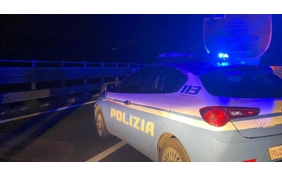 Rimini, 60enne provoca due incidenti e minaccia passanti con machete