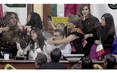 Rissa tra deputate al Congresso di Citt del Messico le parlamentari si azzuffano sulla riforma della trasparenza