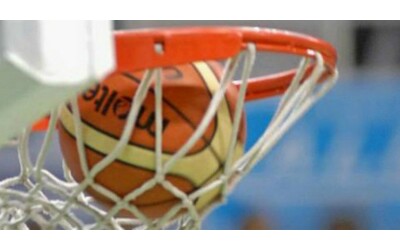 Rissa tra genitori alla partita di minibasket: bimbi in lacrime e intervento dei carabinieri