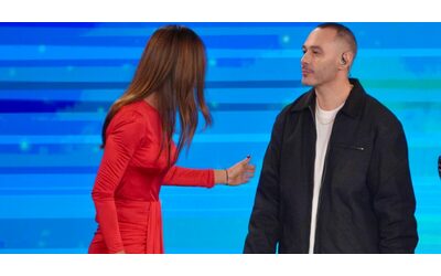 Rivoluzione a “This is Me”, Fabri Fibra e Baby Gang con Emma: “Fascisti e razzisti al comando, in Italia. Ti accendi una canna puoi finire in una gabbia”