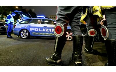 Roma auto fugge dal posto di blocco e fa un frontale uccisa una famiglia di tre persone Arrestato il conducente