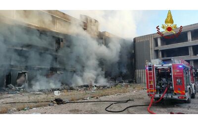 Roma incendio in un edificio occupato Un ferito grave tentava di sfuggire alle fiamme
