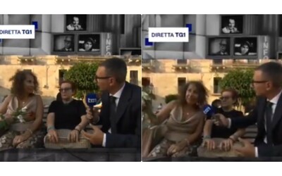 ‘Ruba’ i fiori dalle corone ai funerali di Pippo Baudo e lo ‘confessa’ in diretta al Tg1: “Volevo un ricordo”