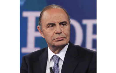 Sabrina Ferilli fa quattro volte gli ascolti di Bruno Vespa la fiction A Testa Alta al 28 2 di share e speciale 30 anni di Porta a Porta al 7 1 meno di un milione di spettatori