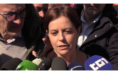 Salis Controllo della polizia in hotel senza spiegazioni n verbale fatto grave per democrazia Bonelli e Fratoianni Piantedosi spieghi