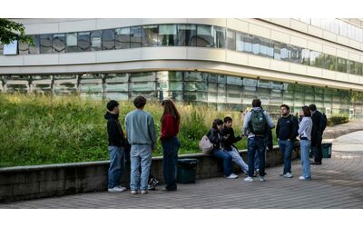 Salute mentale, a Milano sono nati “gruppi di ascolto e supporto tra pari” per i giovani: “Togliamo lo stigma alla sofferenza emotiva”