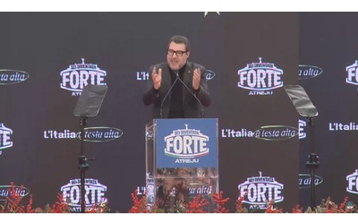 Salvini attacca la stampa ad Atreju I giornalisti di sinistra cercano di dividere me e Meloni ma non ci riusciranno Video