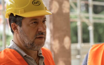 Salvini contro Macron: “Soldati europei in Ucraina? Attaccati al tram. Vacci tu a combattere”
