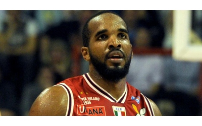 Samardo Samuels minaccia una famiglia che si rifugia nel seminterrato: arrestato e subito liberato. L’ex Olimpia urla: “I’m a champion”
