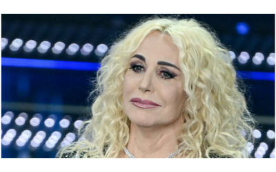 Sanremo 2025, Antonella Clerici scoppia a piangere ricordando Fabrizio Frizzi: “In qualche modo lui c’è”
