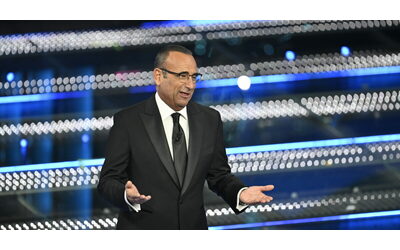 Sanremo 2025, le pagelle dei look della seconda serata | L’Ariston canta “Sei bellissimo” a Carlo Conti e lui reagisce così
