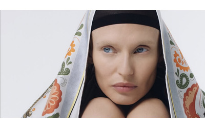 Sanremo 2025, lo sfogo di Bianca Balti: “Con il cancro i marchi hanno smesso di considerarmi. Voglio mostrare al mondo il potere del mio nuovo look”