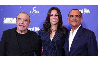 Sanremo 2026, la diretta della Finale: tutti e 30 Big in gara per la vittoria, Nino Frassica Show, Cardinaletti co-conduttrice e le parole di Gino Cecchettin