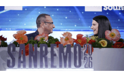 Sanremo 2026 Laura Pausini Ogni volta che vedo l insegna Sanremo ho pronto il Lexotan Carlo Conti Meloni Era fantascienza Se compra il biglietto libera di venire