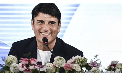 Sanremo 2026 Sal Da Vinci Ho tenuto la mano di Sayf perch l ho sentito come un figlio Il primo posto lo dedico a Geolier stacco un pezzo del mio premio e glielo do