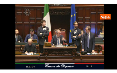 Santanch si dimette la notizia arriva alla Camera e scatta l applauso Lo stupore di Mul Pensavo fosse rivolto a me Video