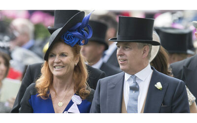 “Sarah Ferguson e il principe Andrea non sono più i benvenuti a Corte. Neanche a Natale. Dopo le novità su Epstein dovranno essere invisibili”: Re Carlo III furioso