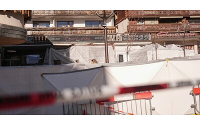 Scala dimezzata sistema antincendio assente uscita di sicurezza chiusa Le negligenze e le violazioni che hanno causato la strage di Crans